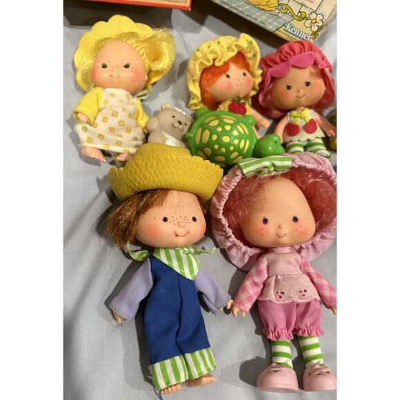 Kenner Vintage 1980’s Strawberry Shortcake Doll Lot With Clothes & Accessories - Picture 5 of 7